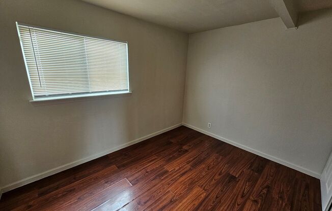 2 beds, 1 bath, $1,800, Unit 321