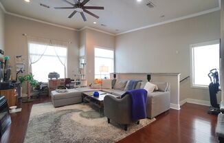1702 S LAMAR BLVD
