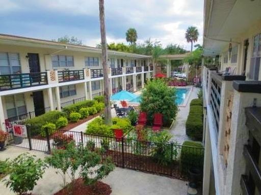 2 beds, 1 bath, 900 sqft, $1,375, Unit 10