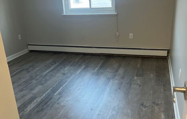 1 bed, 1 bath, 700 sqft, $1,100, Unit 309