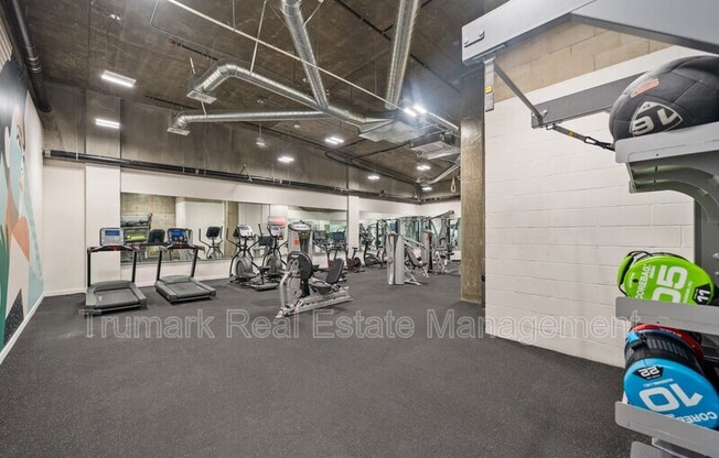 218 N EL MOLINO AVE