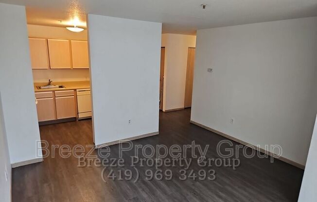 2 beds, 1 bath, 855 sqft, $975