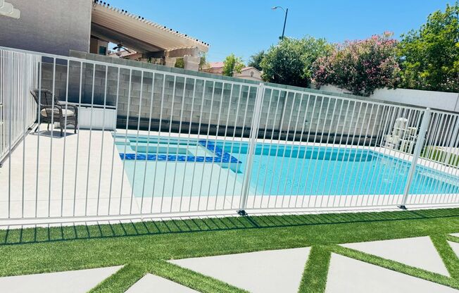 AMERICANA Property Mgmt - Remodeled 2 story - 5 beds with pool in the NorthWest