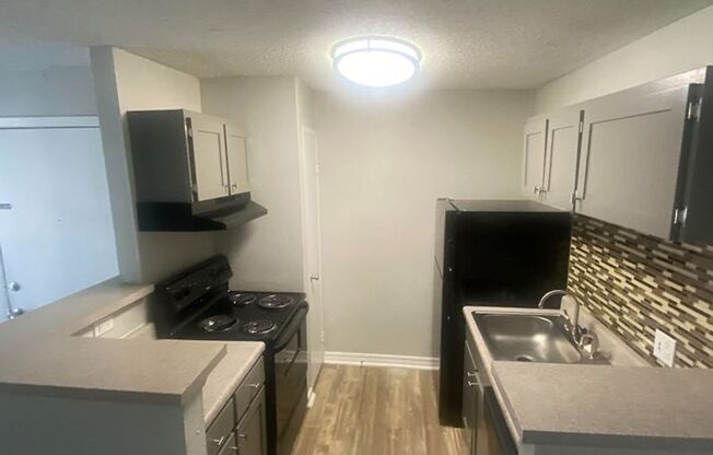 2 beds, 1 bath, 900 sqft, $1,051, Unit 16E