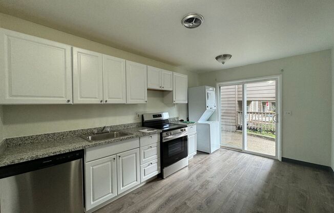 2 beds, 1 bath, 840 sqft, $1,300, Unit 689