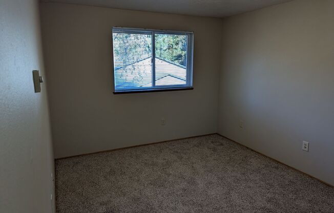 2 beds, 2 baths, 950 sqft, $1,350, Unit 27
