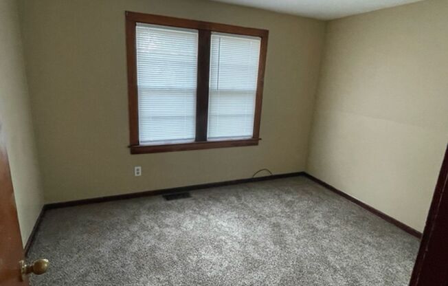 3 beds, 1 bath, $850