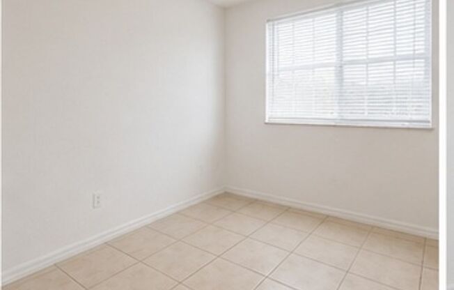 3 beds, 2 baths, 1,079 sqft, $2,600, Unit 13770-204