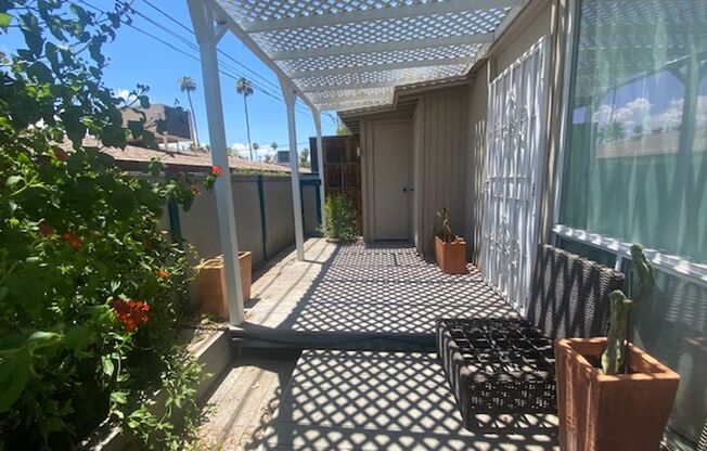 2 beds, 1 bath, $1,995