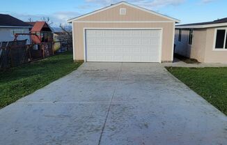 3 beds, 2 baths, $2,500