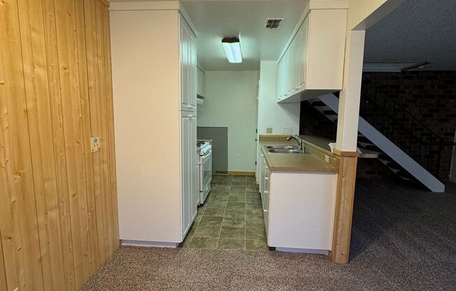 2 beds, 1 bath, $1,550, Unit # 2