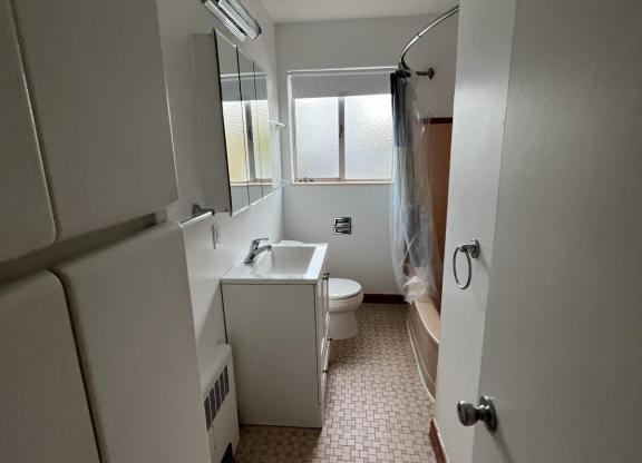 2 beds, 1 bath, 1,025 sqft, $1,850
