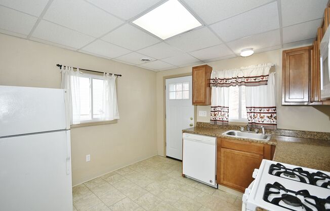 2 beds, 1 bath, $1,200, Unit Unit 1