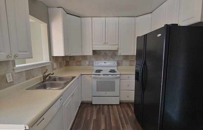 Spacious 3BD, 2.5BA Duplex in Clayton with Large Fenced Backyard