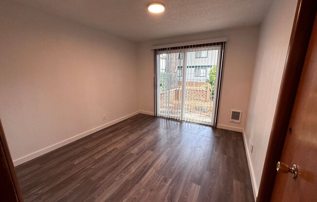 2 beds, 1 bath, $1,550, Unit 3876 3rd Ave