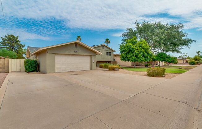 5 BEDROOM TEMPE HOME WITH GREAT BACKYARD AND SPARKLING POOL!