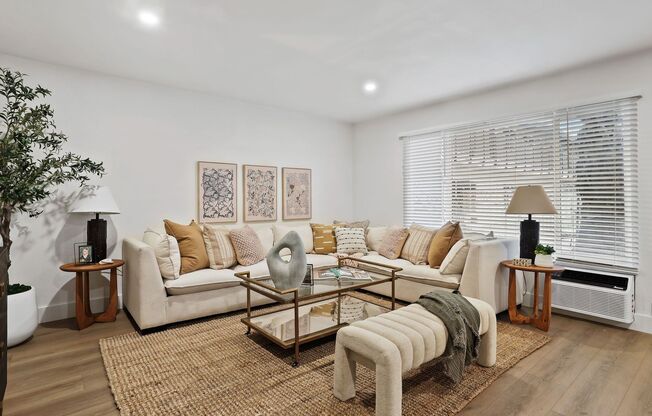 2 beds, 1 bath, 800 sqft, $2,475, Unit Unit 206