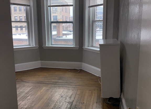 2 beds, 1 bath, 550 sqft, $3,300, Unit 17