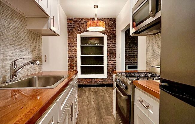 Studio, 1 bath, 525 sqft, $1,425, Unit 105
