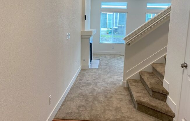 Stunning 4 bed 3.5 bath in Johnstown. Available in July!