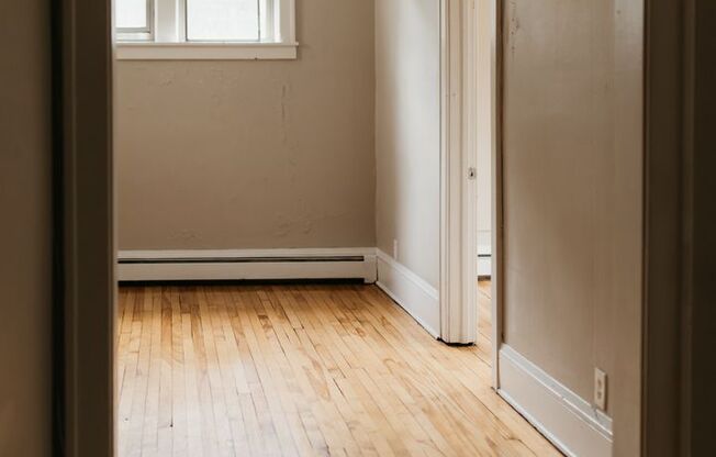 1 bed, 1 bath, 799 sqft, $1,075, Unit 3219 Lyndale Avenue B