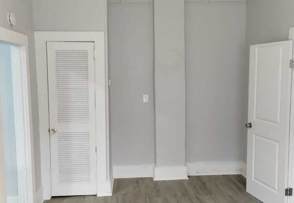239 W 40th St