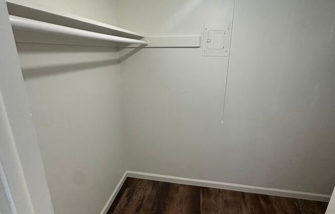 1 bed, 1 bath, 700 sqft, $1,050, Unit 5496-D