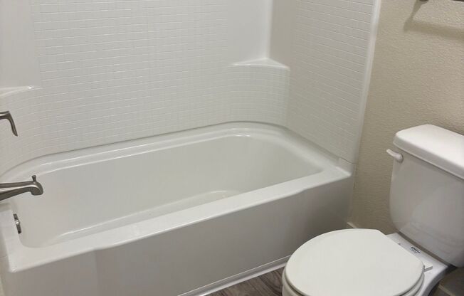 2 beds, 2 baths, 1,033 sqft, $2,238, Unit 1663 - 1305