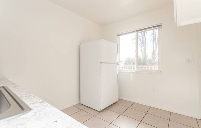 2 beds, 1 bath, $1,999, Unit M