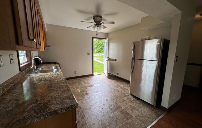 Your new Townhouse Awaits! 3 Bed / 1.5 Bath. / Appliances /  2 car off St Parking
