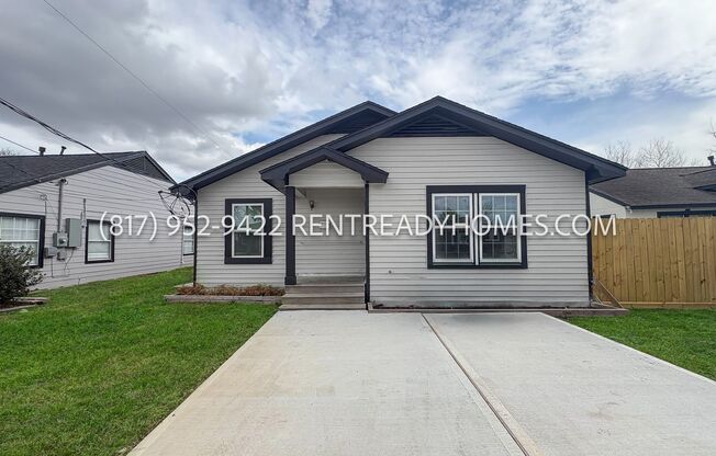 1303 Des Jardines St