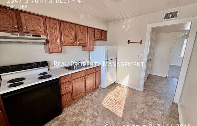 2347 S 76 ST UPPER S