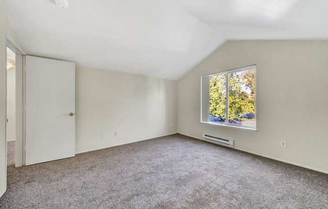 Lush Wall-To-Wall Carpeting In Bedrooms at Hampton Park Apartments, Oregon