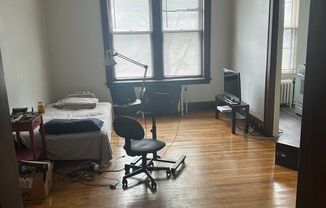 Studio, 1 bath, $825, Unit 14