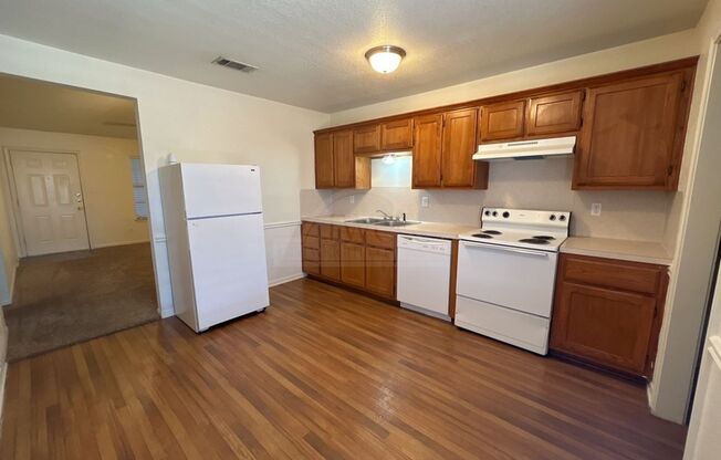 2 beds, 1 bath, $699, Unit 103 Truman Ave W Unit 9