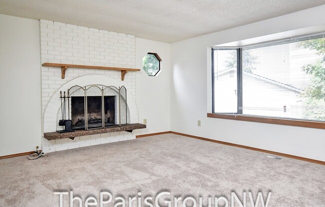 Lovely 2610sf Downtown Woodinville Hm – Great Home in Perfect Location