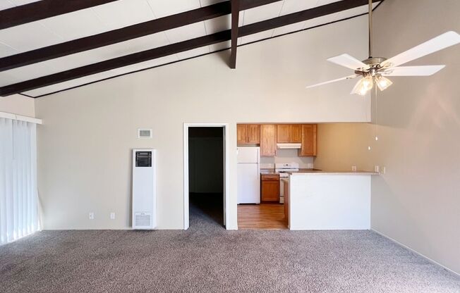 2 beds, 1 bath, 800 sqft, $2,495, Unit Unit 09