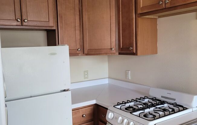 Studio, 1 bath, $895, Unit 19