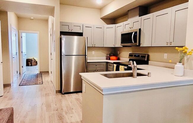 2 beds, 2 baths, 956 sqft, $1,799, Unit 5-101