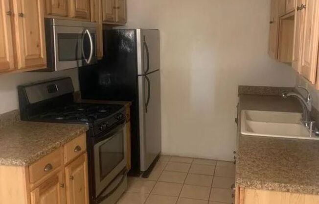 1 bed, 1 bath, 570 sqft, $1,150, Unit D50