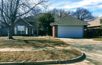 Very nice 3 bed + office, in Berkley Addition in west Norman!