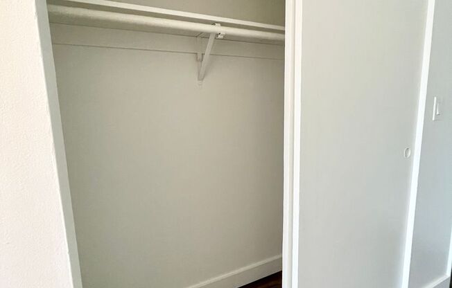 Studio, 1 bath, 370 sqft, $1,325, Unit 307