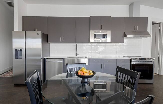 1 bed, 1 bath, $1,749, Unit 512