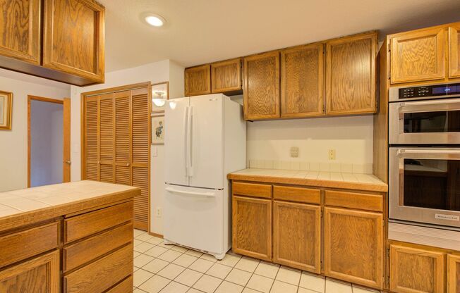 3 beds, 2.5 baths, $3,700