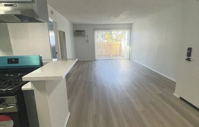 1 bed, 1 bath, 696 sqft, $1,950, Unit 17