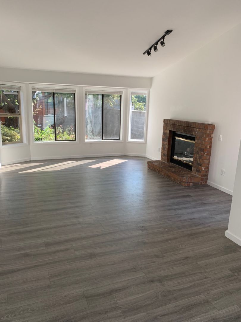 Beautiful and cozy 3 bed 2.5 bath home in Maple Leaf neighborhood  in Seattle