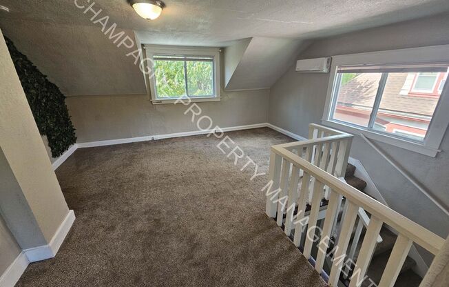 Studio, 1 bath, 800 sqft, $1,100, Unit 4