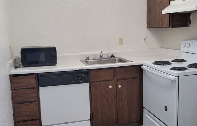 1 bed, 1 bath, 550 sqft, $895, Unit 523#28