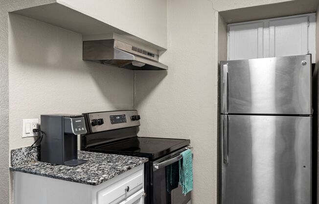 1 bed, 1 bath, 555 sqft, $959
