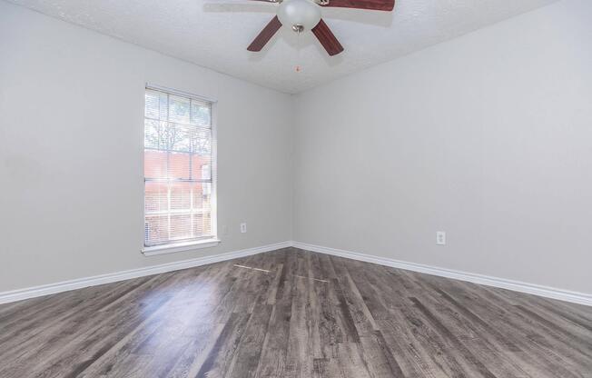 2 beds, 1 bath, 880 sqft, $943